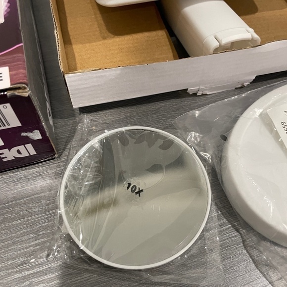 Ideaworks Light Up Make Up Mirror - White - Picture 2 of 4